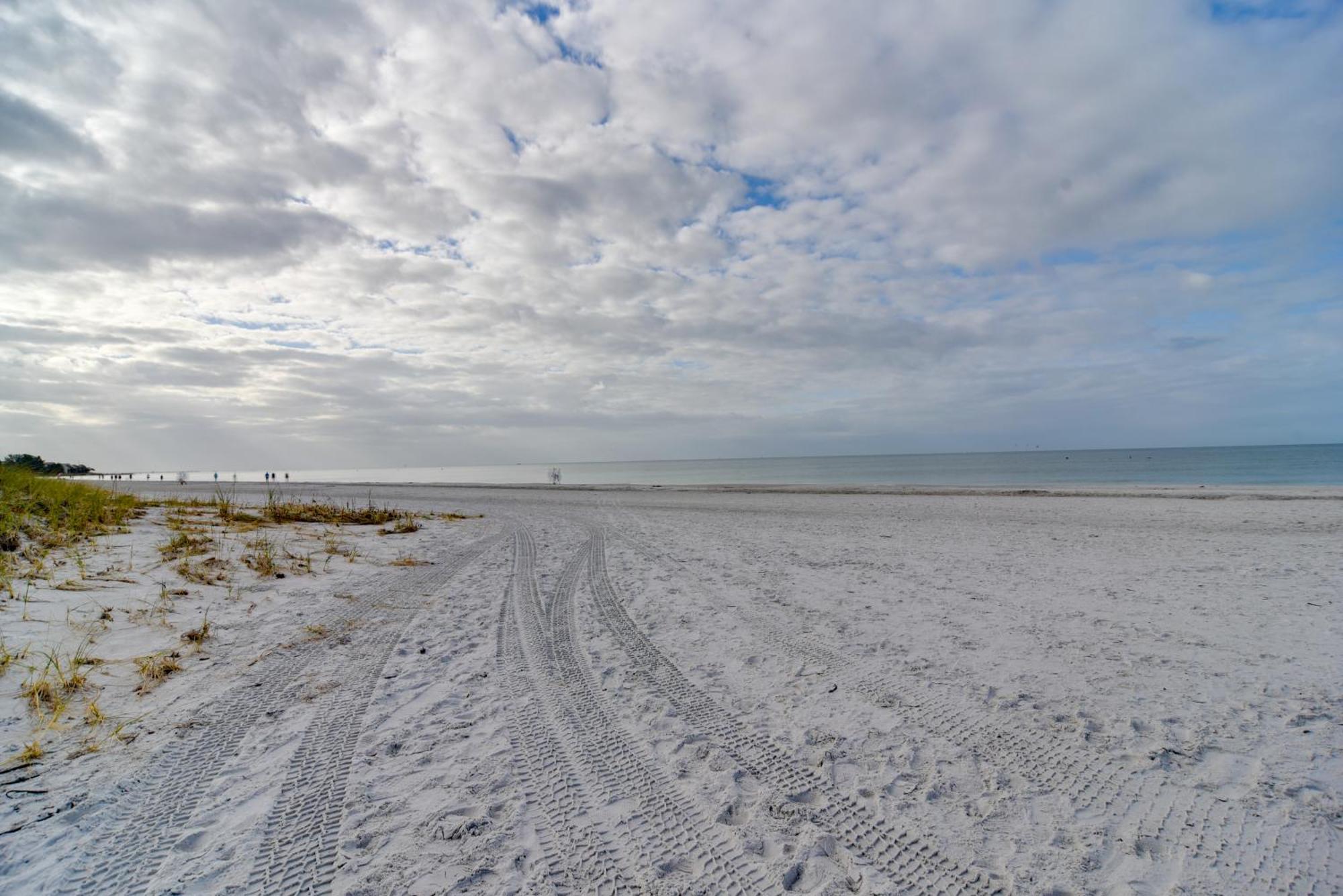 Condo With Community Pool - Walk To Madeira Beach! سانت بيتي بيتش المظهر الخارجي الصورة