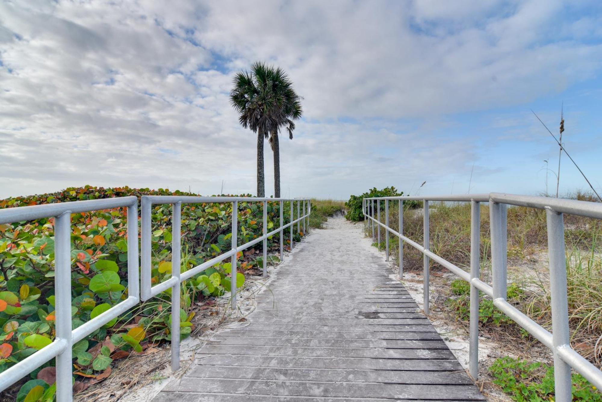 Condo With Community Pool - Walk To Madeira Beach! سانت بيتي بيتش المظهر الخارجي الصورة