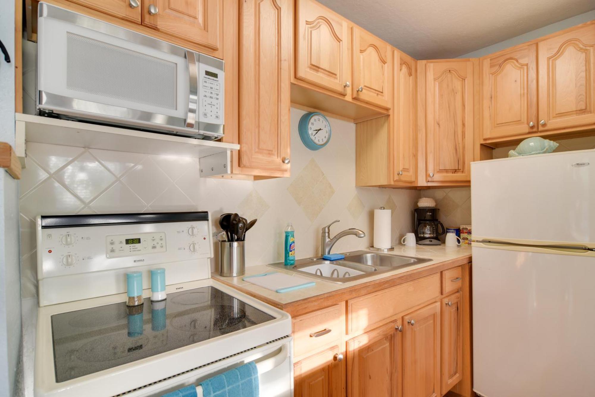 Condo With Community Pool - Walk To Madeira Beach! سانت بيتي بيتش المظهر الخارجي الصورة